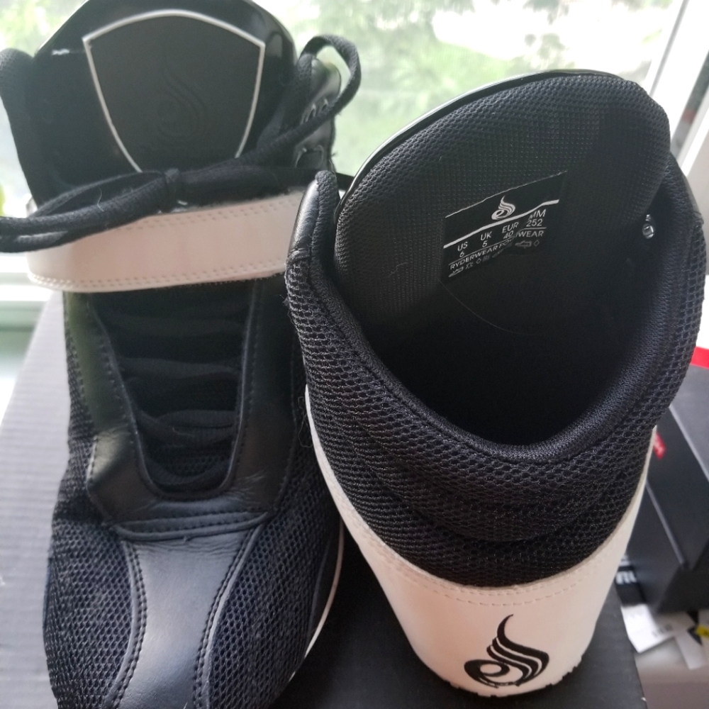 Ryder Wear Raptors black and white sneakers